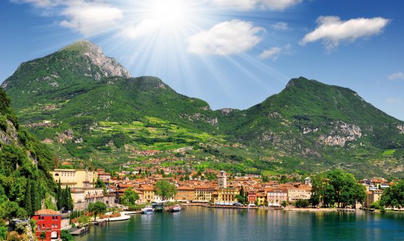 Blick auf Riva del Garda © vencav-fotolia.com